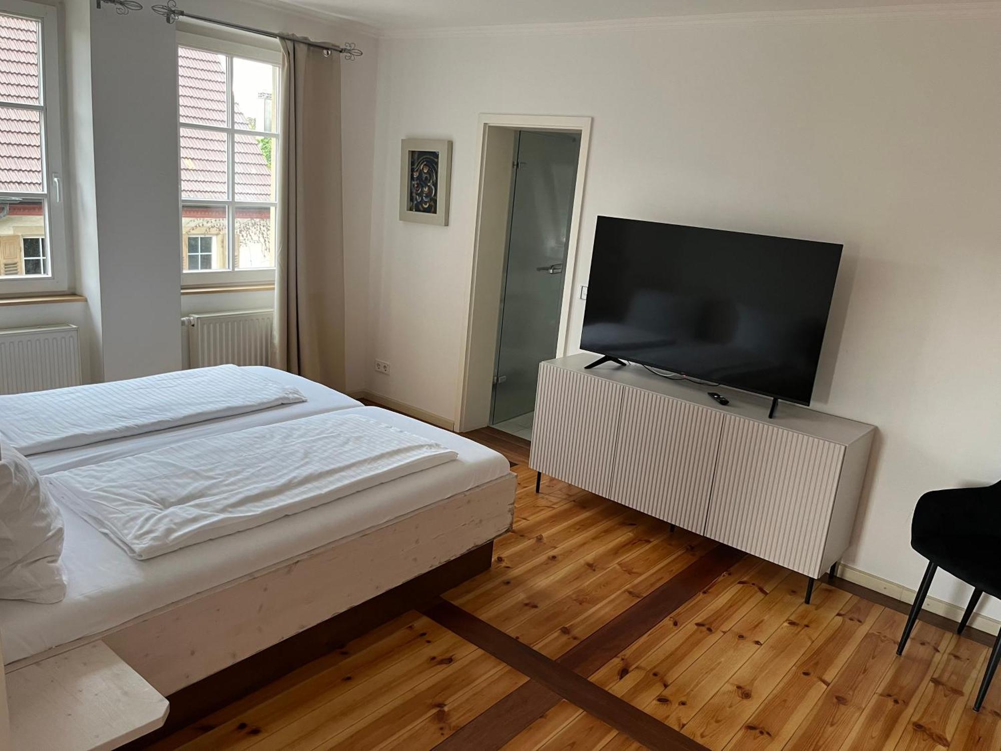 Hotel Hahn Gondelsheim Rum bild