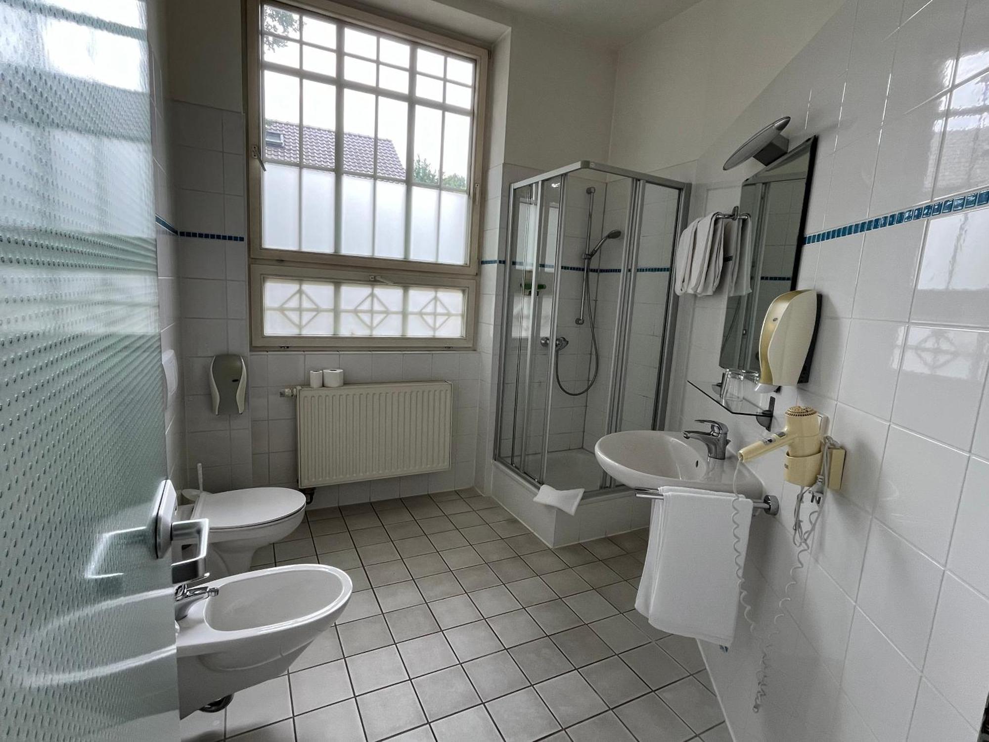 Hotel Hahn Gondelsheim Rum bild